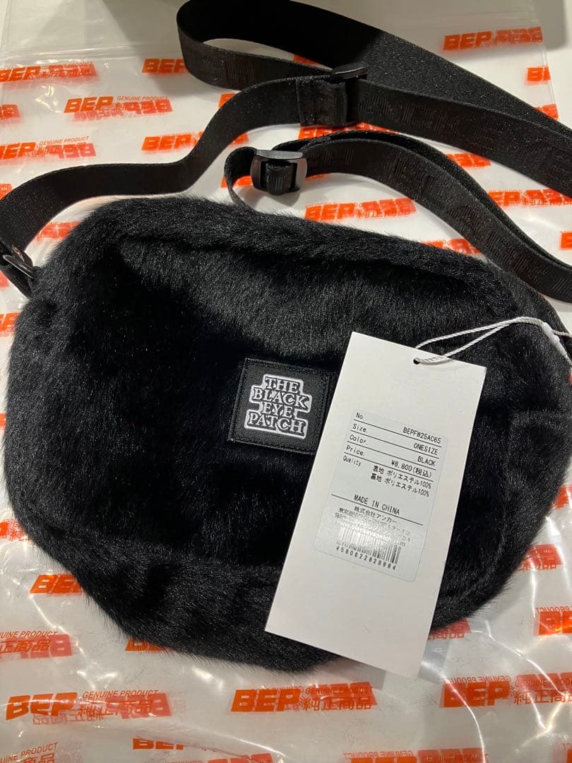 バッグ OG LABEL FAUX FUR SHOULDER BAG BLACK