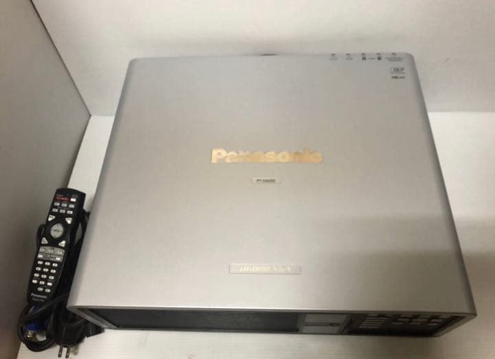 PANASONIC PT-D6000S 6500ルーメン ランプ使用各151時間