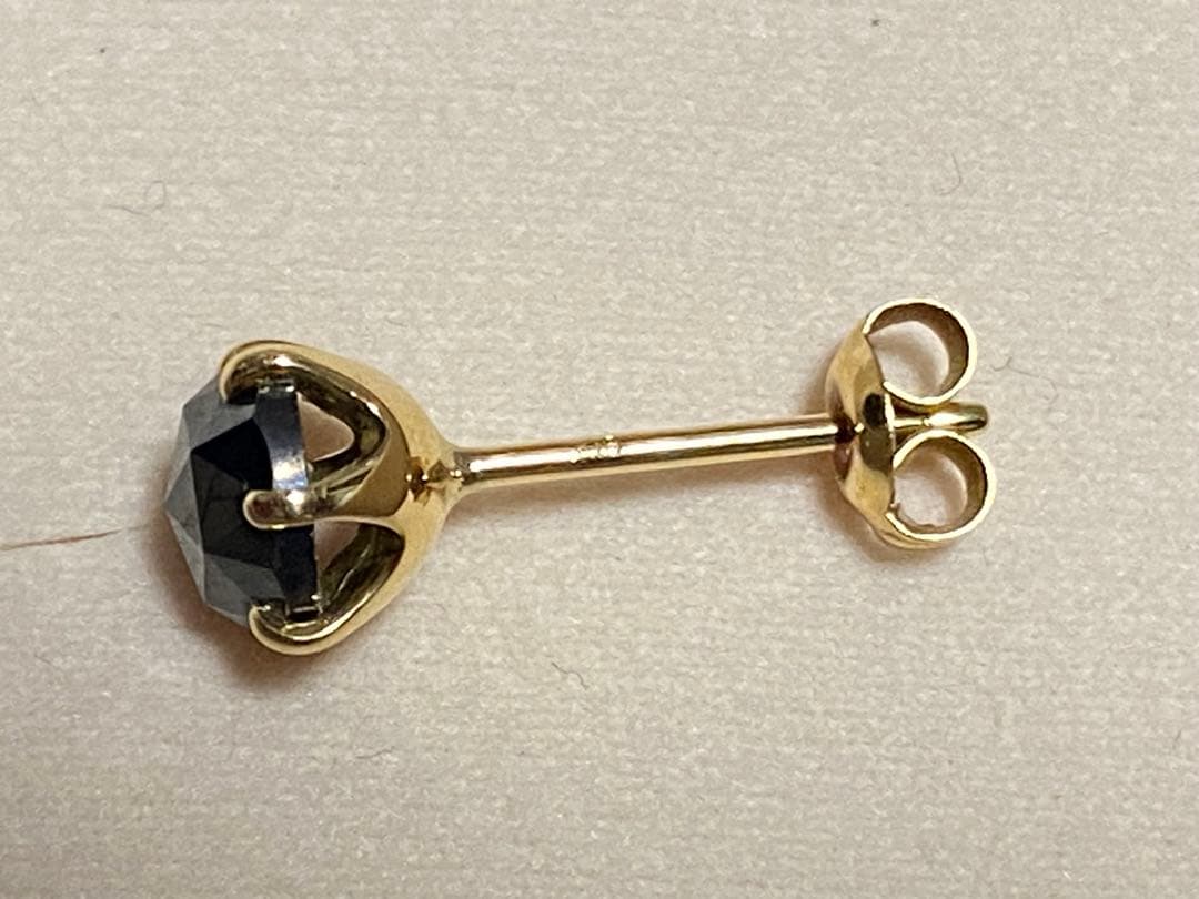 限界値　美品　天然ブラックダイヤモンド　一粒ピアス1ctK18
