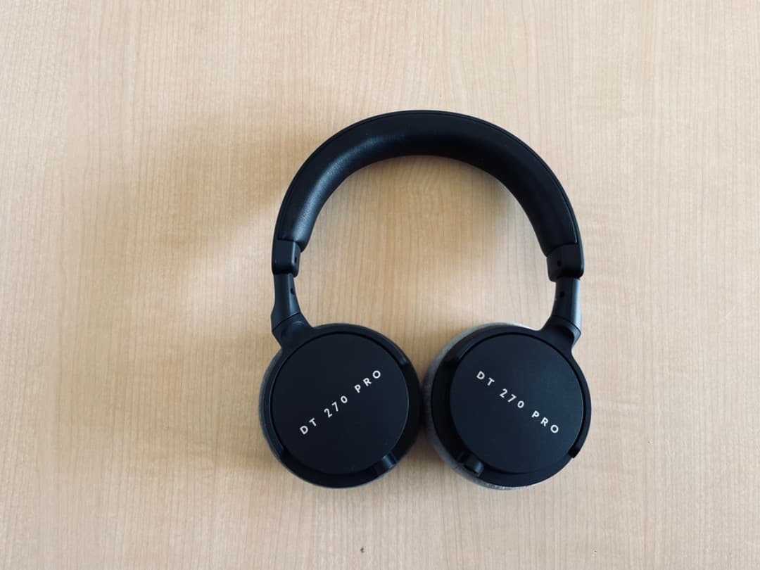 （新品開封済み）beyerdynamic DT 270 PRO 密閉型ヘッドホン