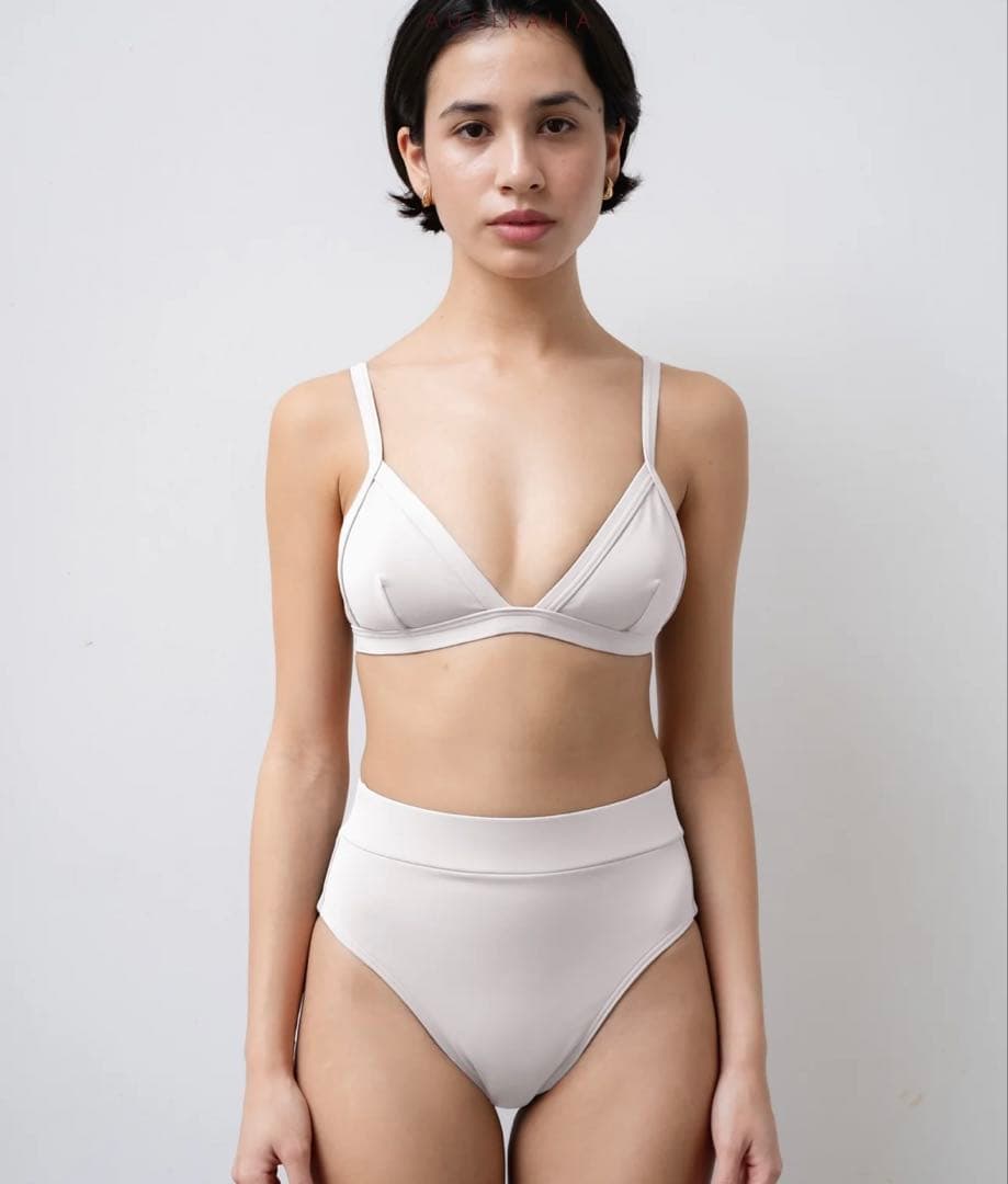 8月11日まで限定価格！SISANDI TRIANGLE white サイズ3