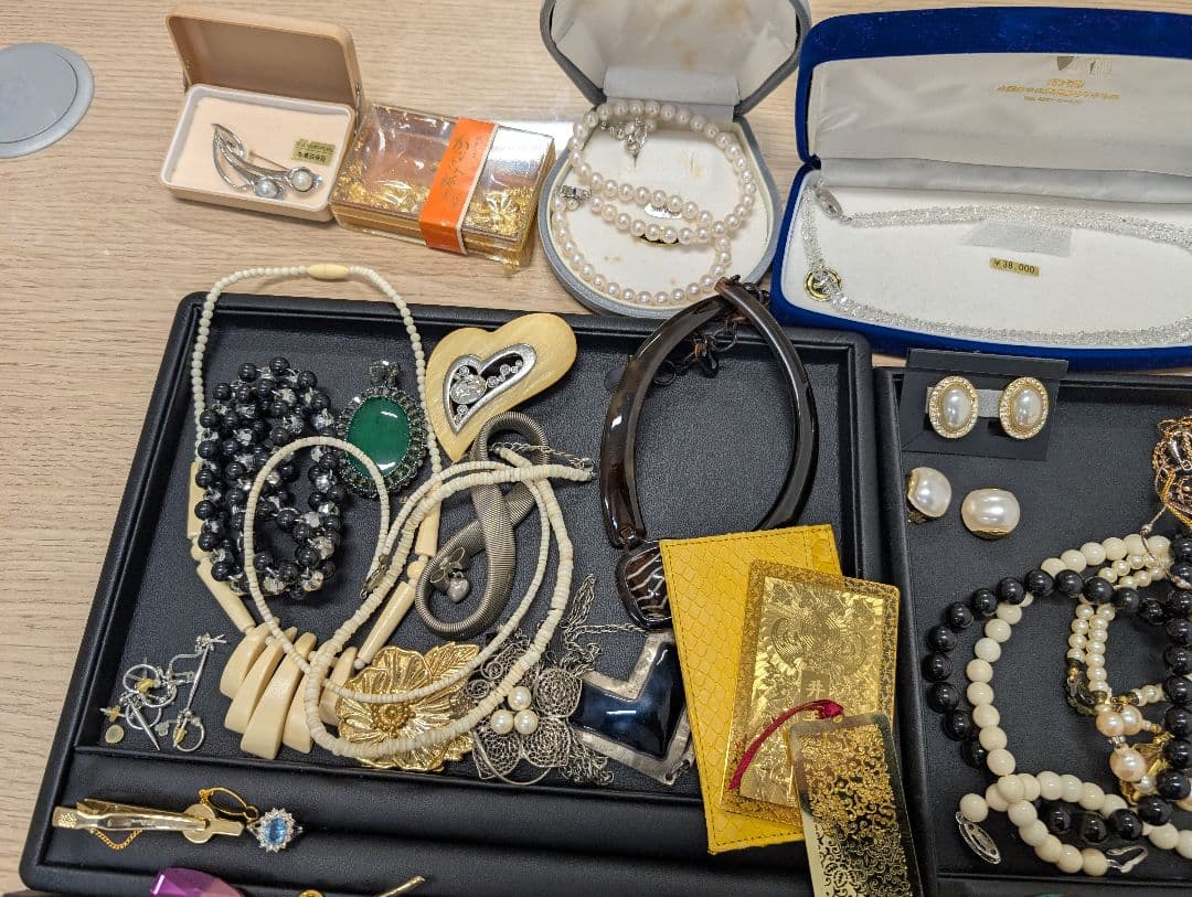 イミテーションアクセサリー まとめ売り ネックレス ブローチ 指輪 ネクタイピン