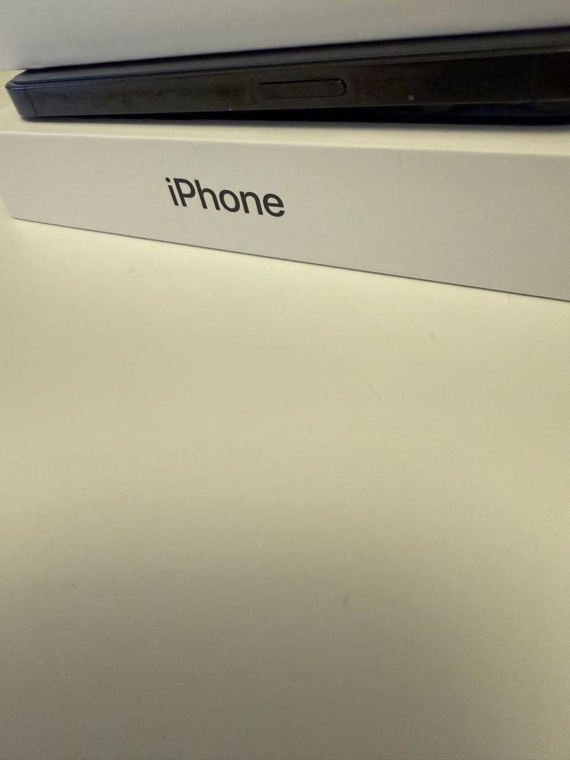 iPhone 14 Pro ブラック 黒　本体 256GB 背面割れ有り。