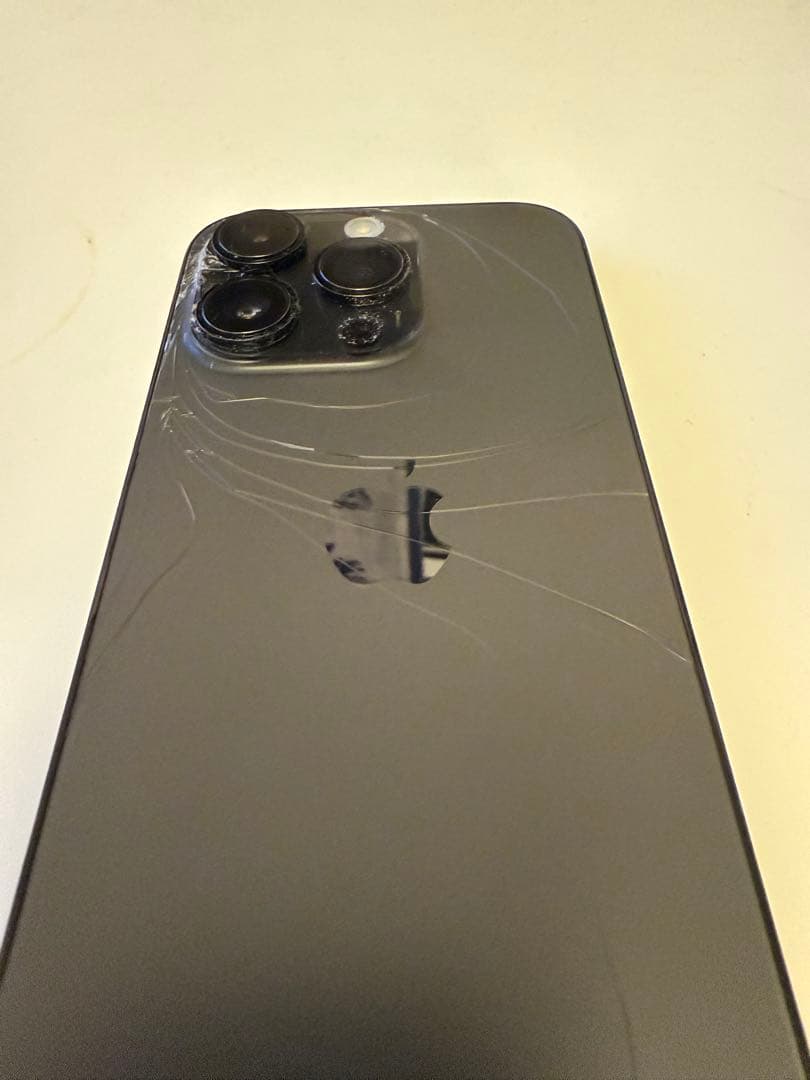 iPhone 14 Pro ブラック 黒　本体 256GB 背面割れ有り。