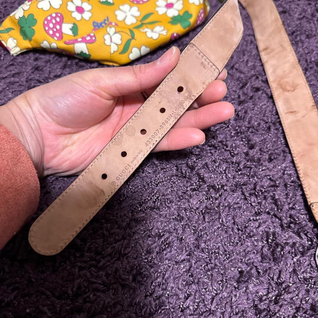 GUCCI花柄ボディバッグ イエローと、GUCCIベルト