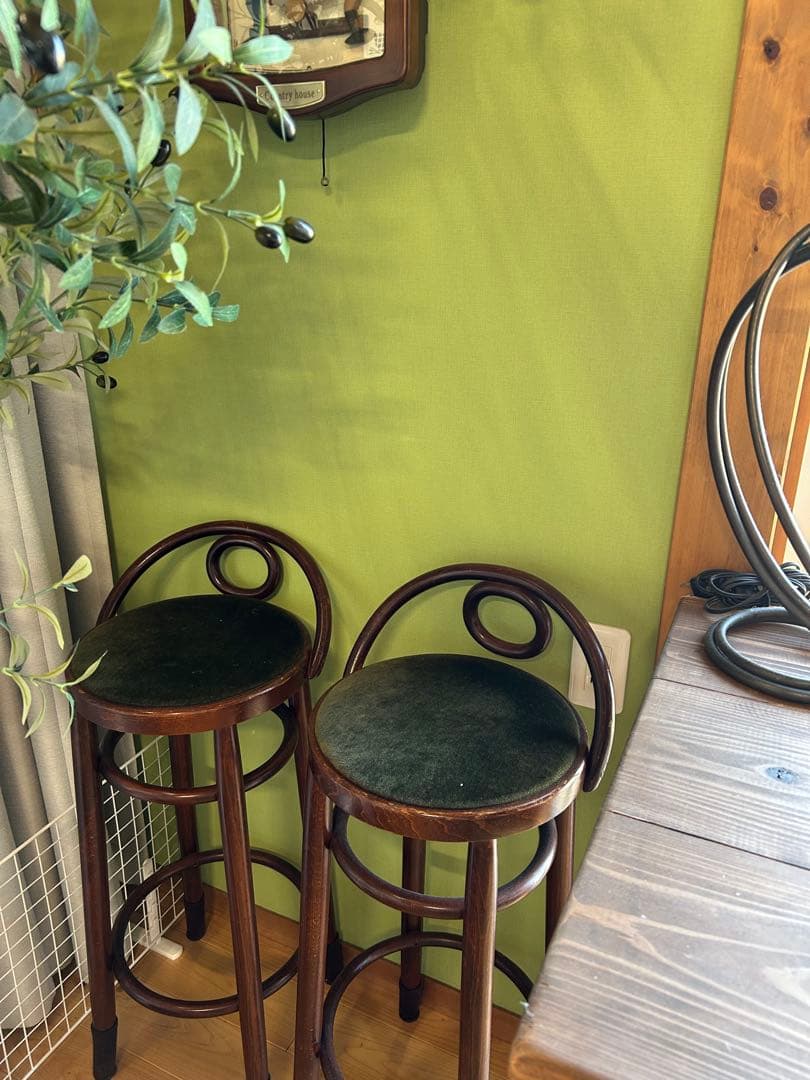秋田木工 木製カウンターチェアモスグリーン２個セット。アンティーク