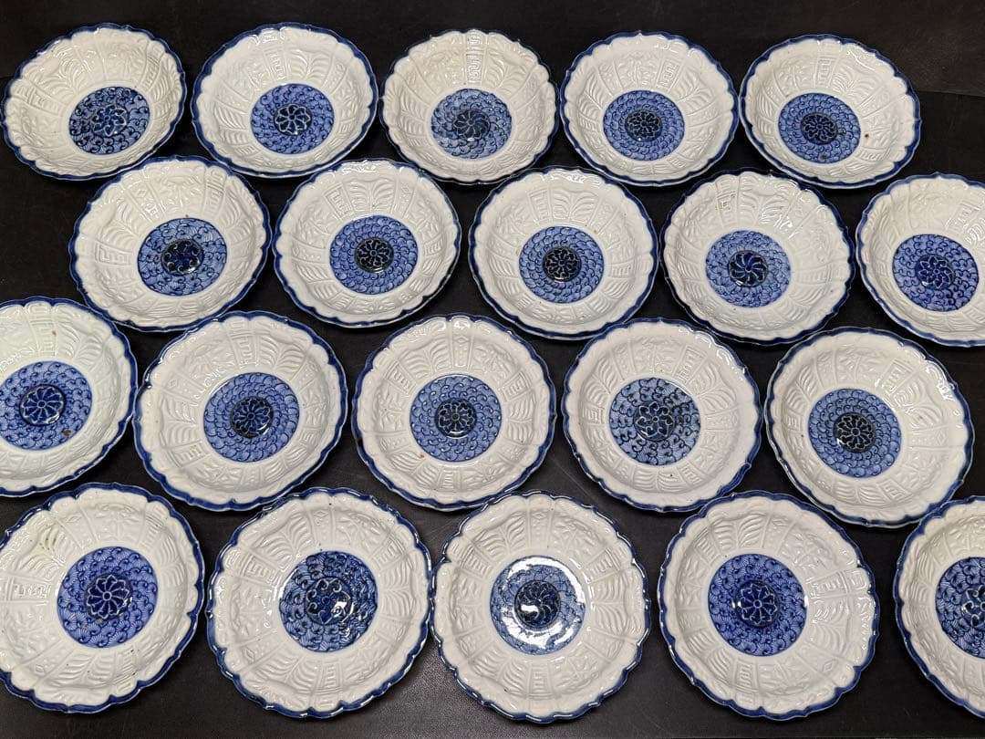 古伊万里 染付 白磁 陽刻 草花文 膾皿 17客 無傷 江戸期 二重角渦福 深鉢