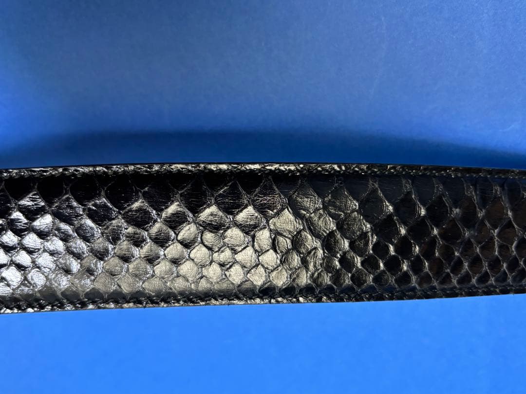 GUCCI Gロゴバックル ヘビ本革ベルト