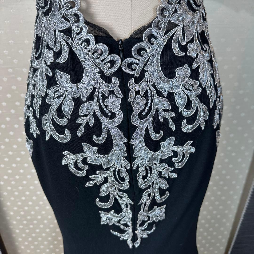 ブラックハイネック刺繍ドレス