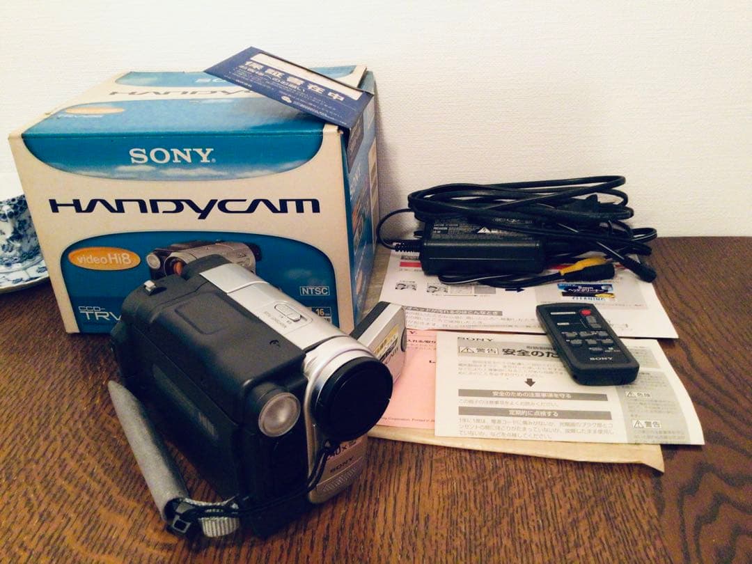SONY 2.5型液晶モニター搭載Hi-8ビデオカメラ CCD-TRV126美品