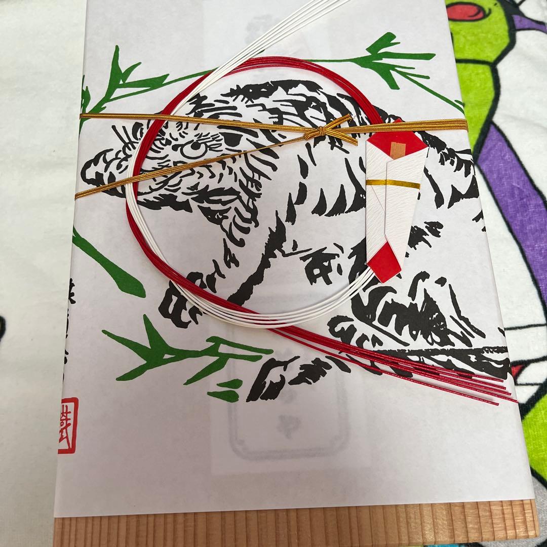 虎屋大型羊羹　夜の梅、おもかげ　1320g✖️2本です。