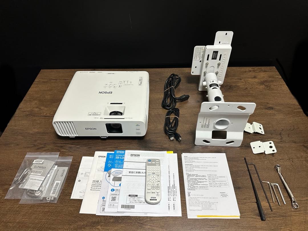 美品　EPSON エプソン　EB-L260F レーザービジネスプロジェクター