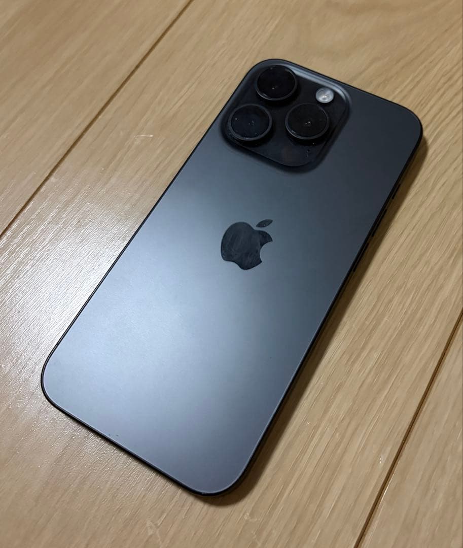 【美品】iPhone 15 Pro 256GB ブラックチタニウム