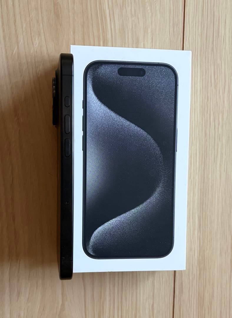 【美品】iPhone 15 Pro 256GB ブラックチタニウム