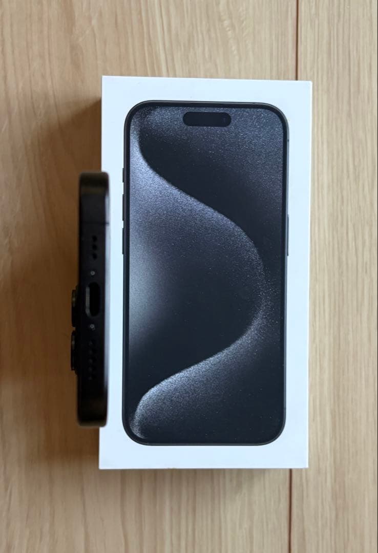 【美品】iPhone 15 Pro 256GB ブラックチタニウム
