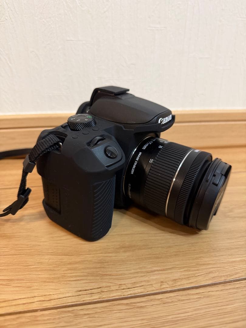 極美品〈Canon EOS Kiss X10i ダブルレンズキット〉