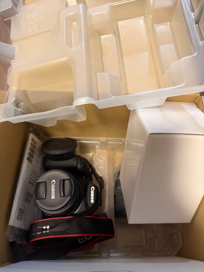 極美品〈Canon EOS Kiss X10i ダブルレンズキット〉