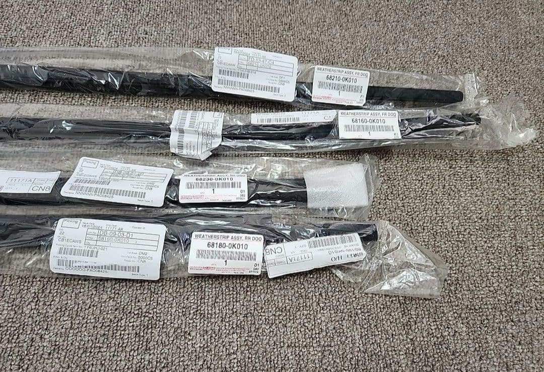 トヨタ 純正 GUN125 ハイラックス ドア ウェザーストリップ ブラック