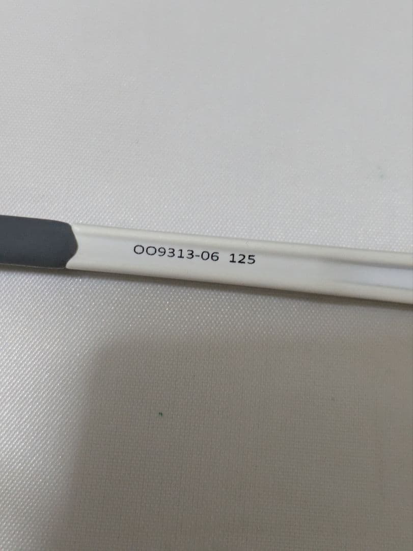 美しく軽い　オークリー 　本格スポーツサングラス イーブイゼロパス 未使用