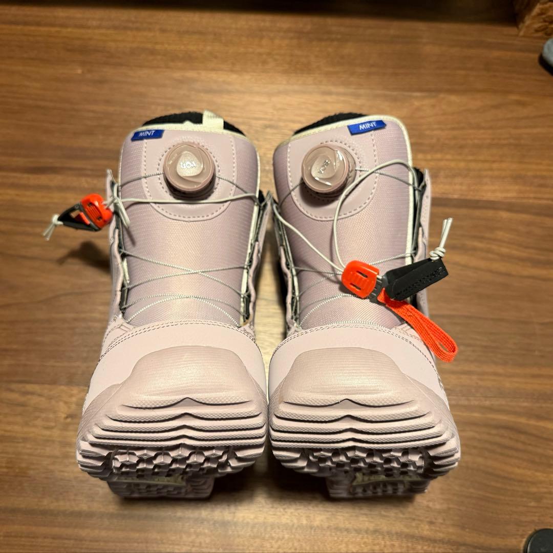 ウィメンズ Burtonミント BOA® ワイドスノーボードブーツ約22.5cm