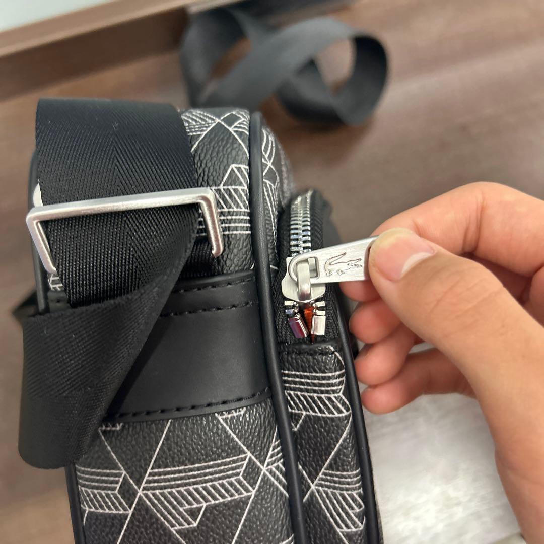 LACOSTE 幾何学模様 ショルダーバッグ