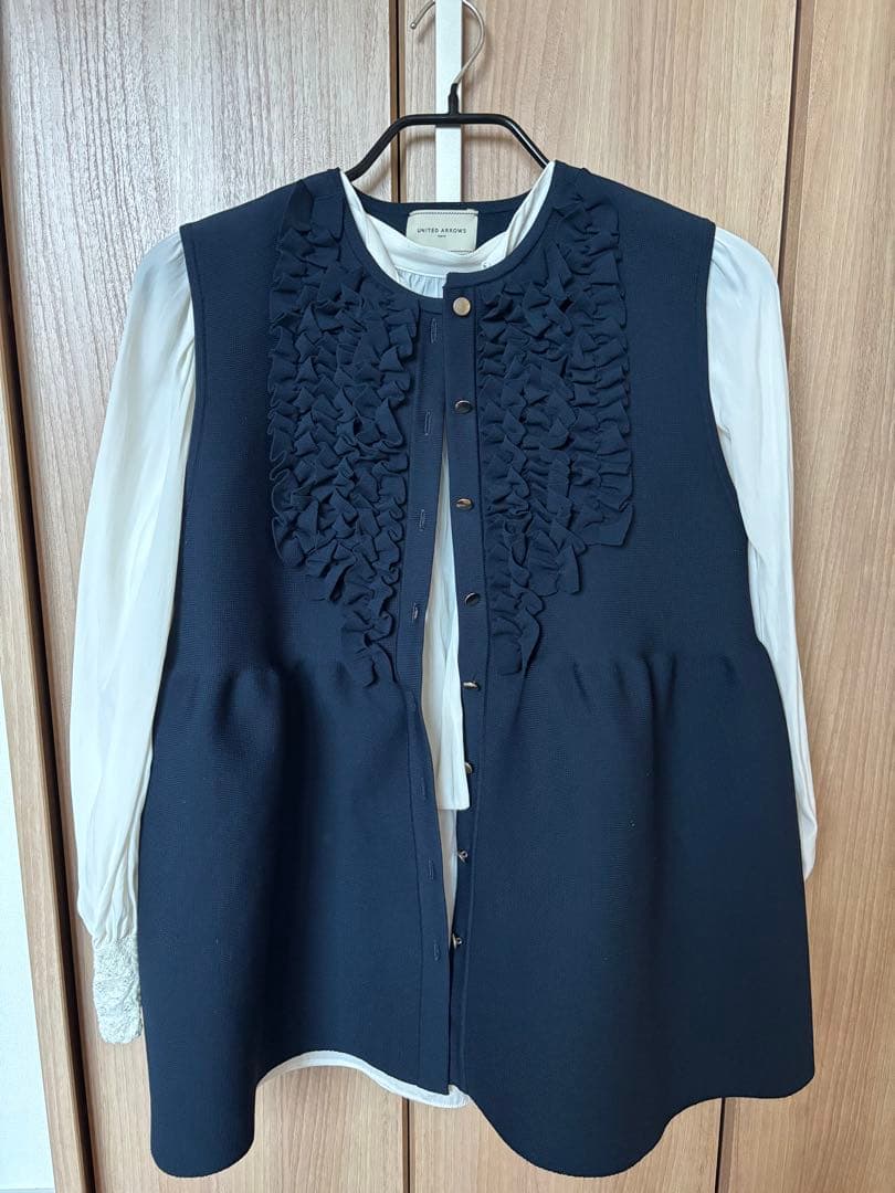 ミニフリルニットベスト　UNITED ARROWS