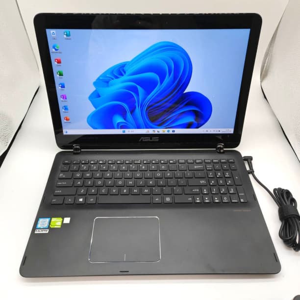 グラボ搭載 タッチパネル フルHD 15 ASUS i7-7 SSD256GB