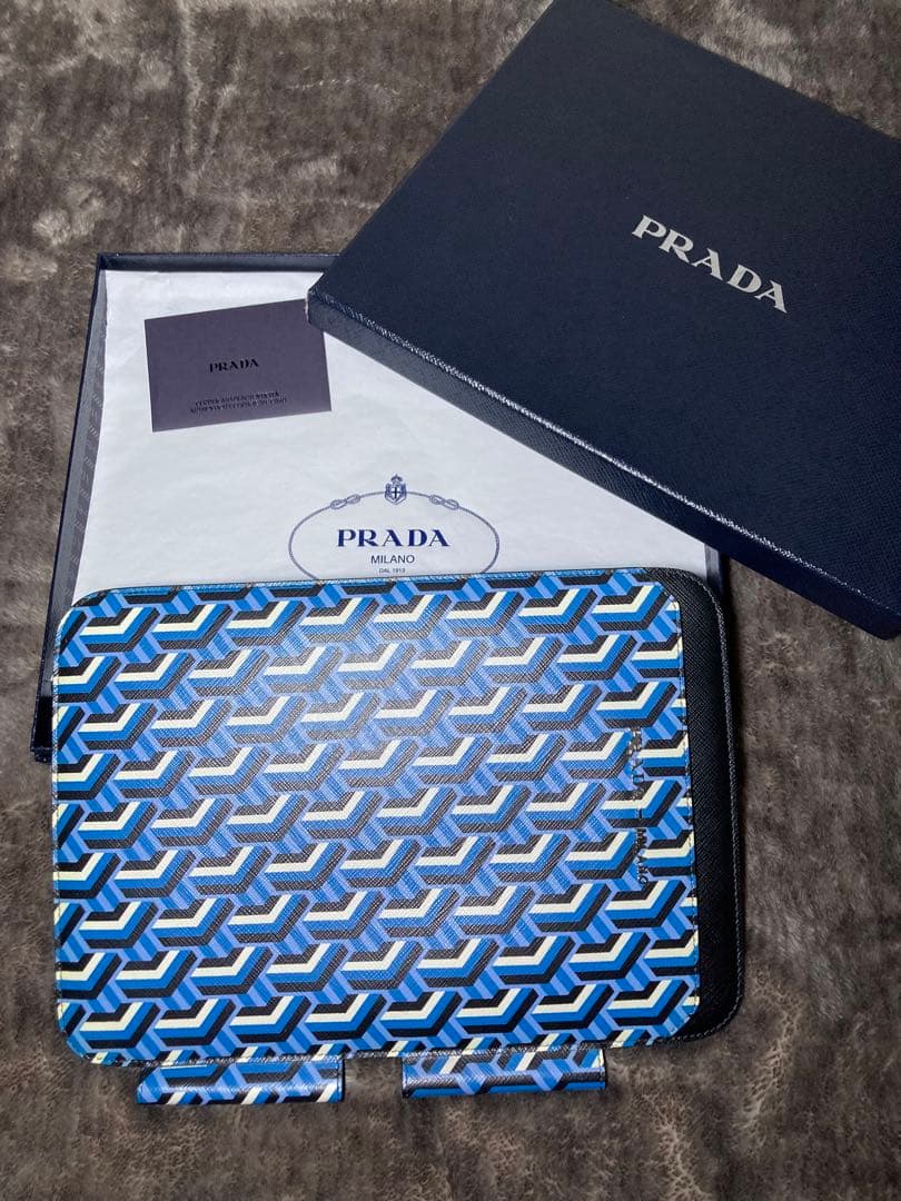 PRADAプラダ　iPad ケース　ブルー