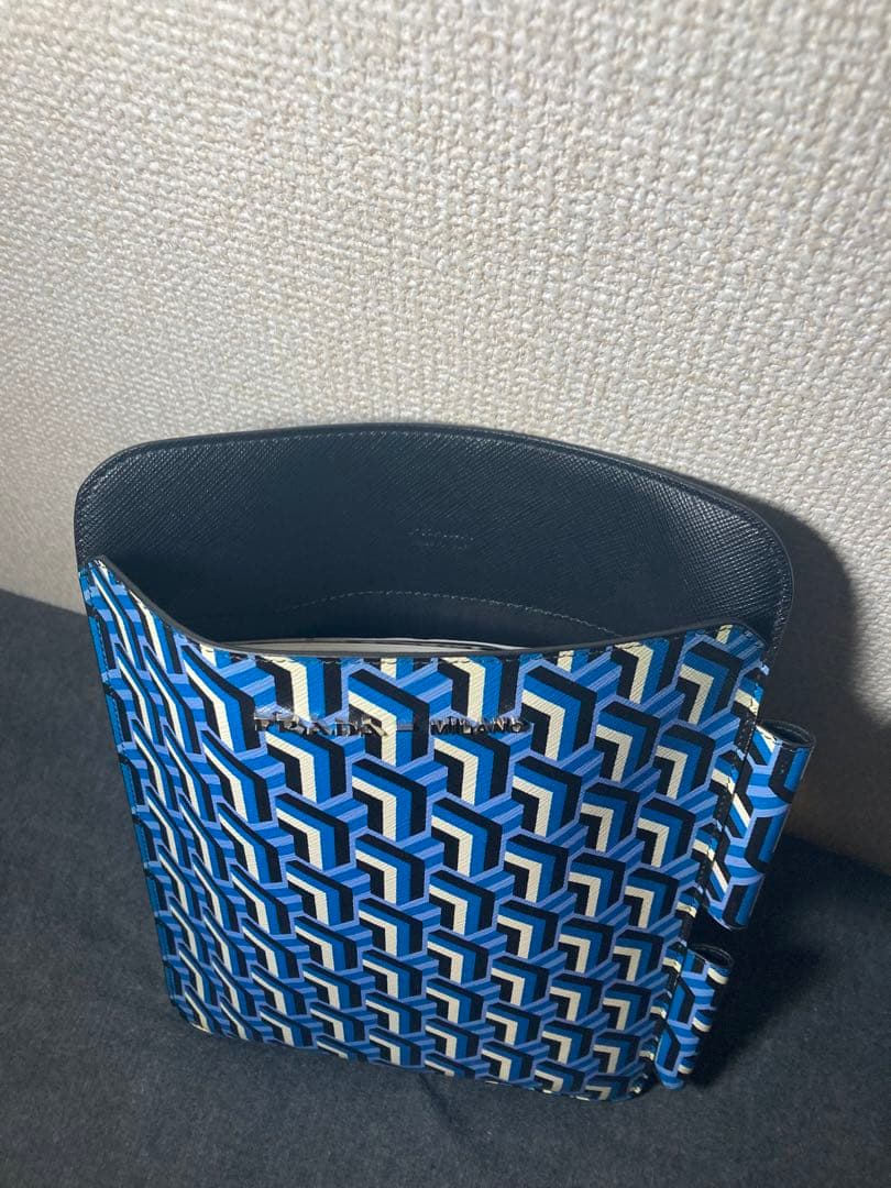 PRADAプラダ　iPad ケース　ブルー