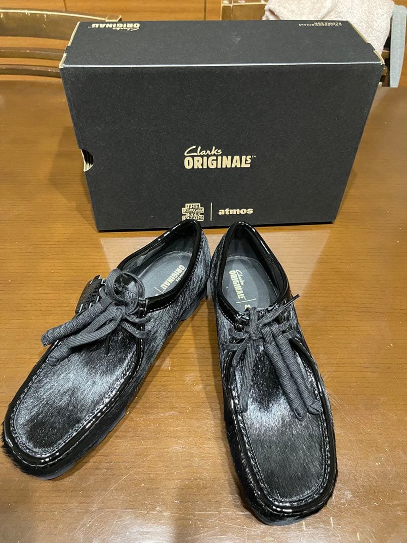 クラークス ワラビー ブラック ヘア オン ブラックアイパッチ アトモス