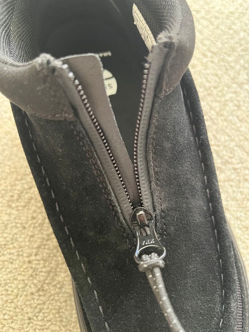 ブラックスエードジップモカシン