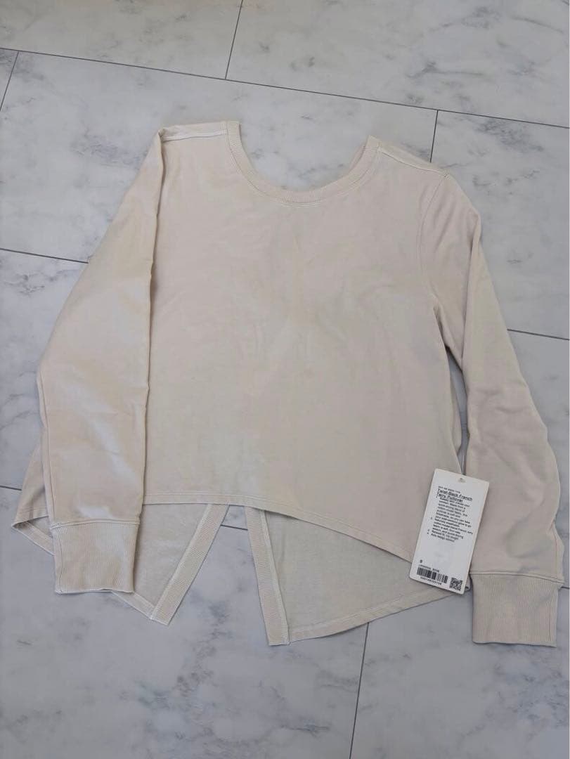 ルルレモン Twist–Back French Terry Pullover