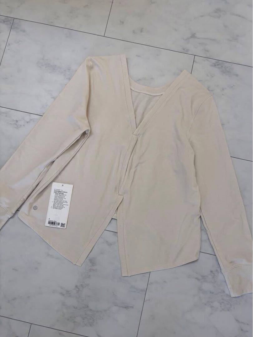 ルルレモン Twist–Back French Terry Pullover