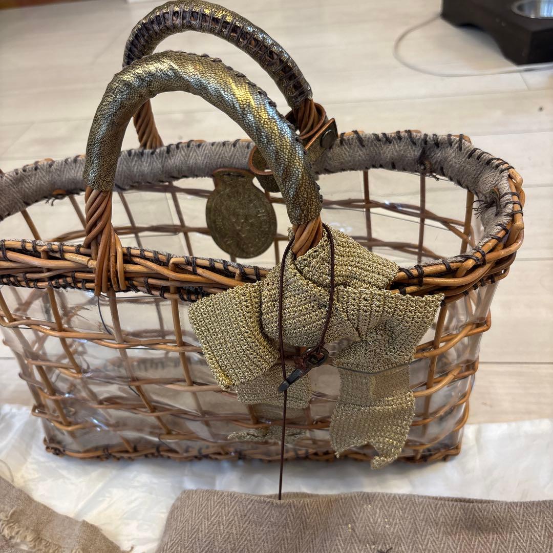 エバゴス　かごバッグ 透明素材 金色リボン付き