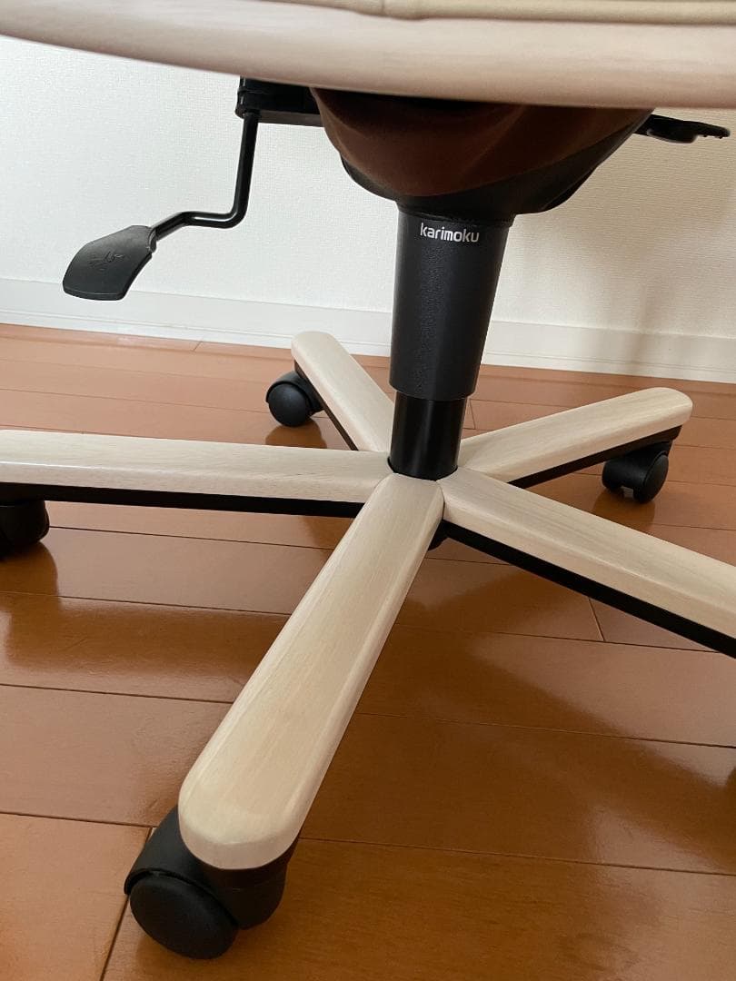 カリモク　デスクチェア　オフィスチェア　レザーチェア　定価21万円　本革　高級