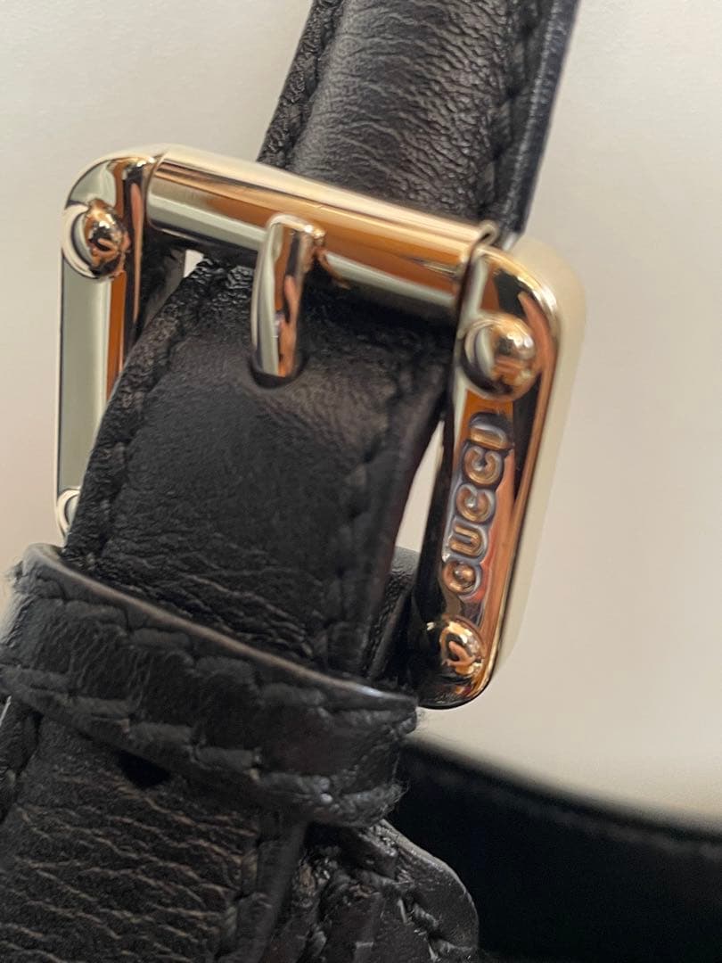 Gucci 本革ブラック ショルダーバッグ