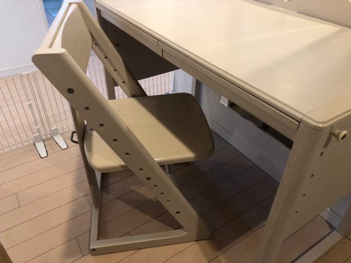 サクラ① 学習机（デスク）オカムラ（okamura）