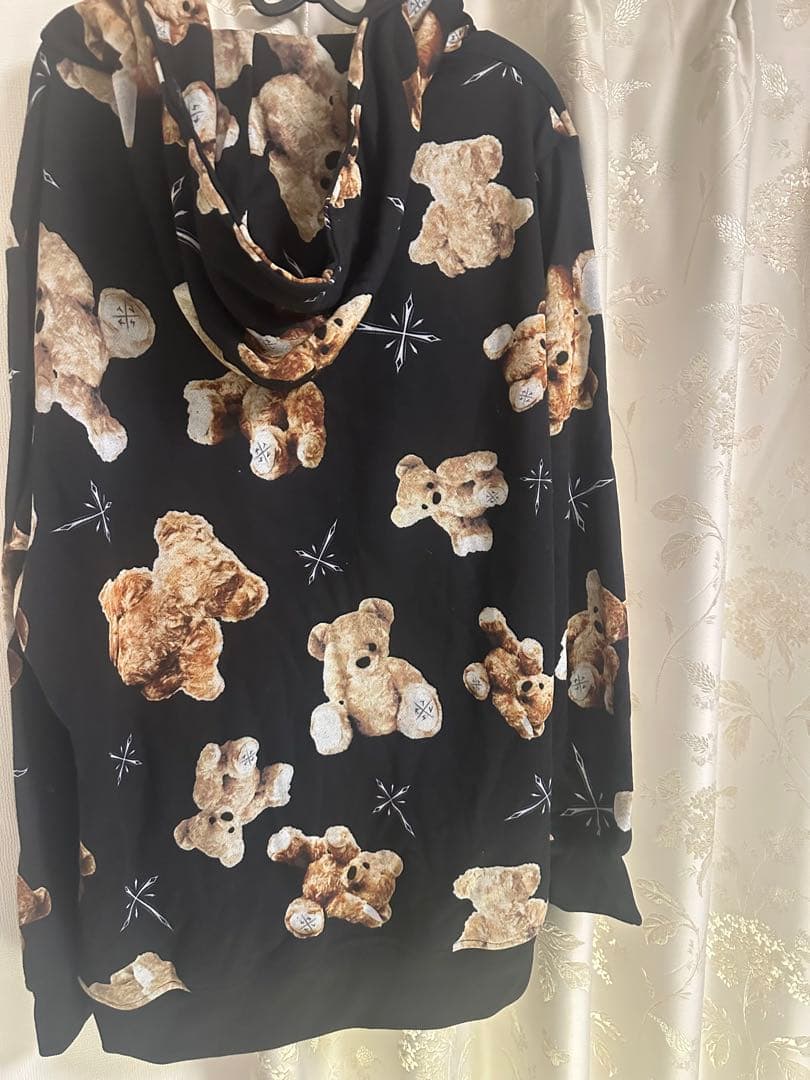 新品トラバストーキョー TRAVASTOKYO クマプリントパーカー タグ付き