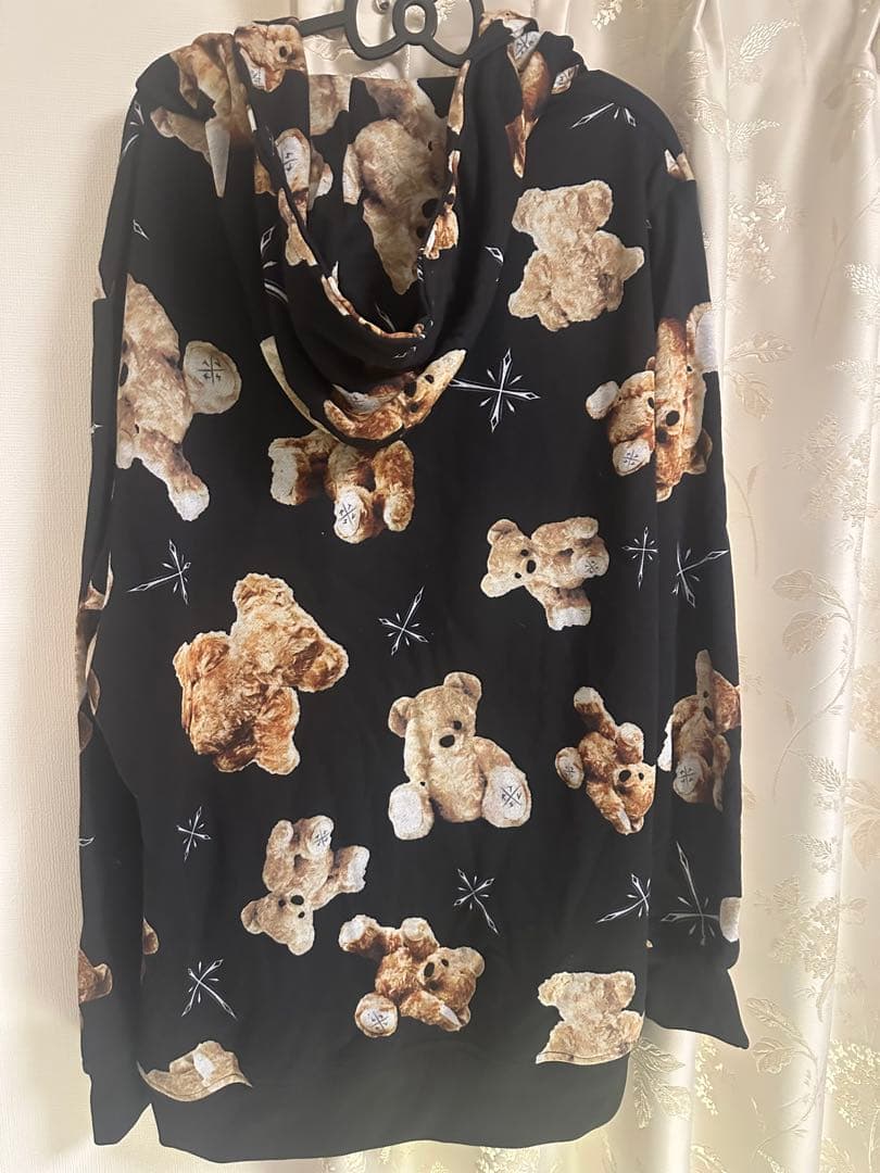 新品トラバストーキョー TRAVASTOKYO クマプリントパーカー タグ付き