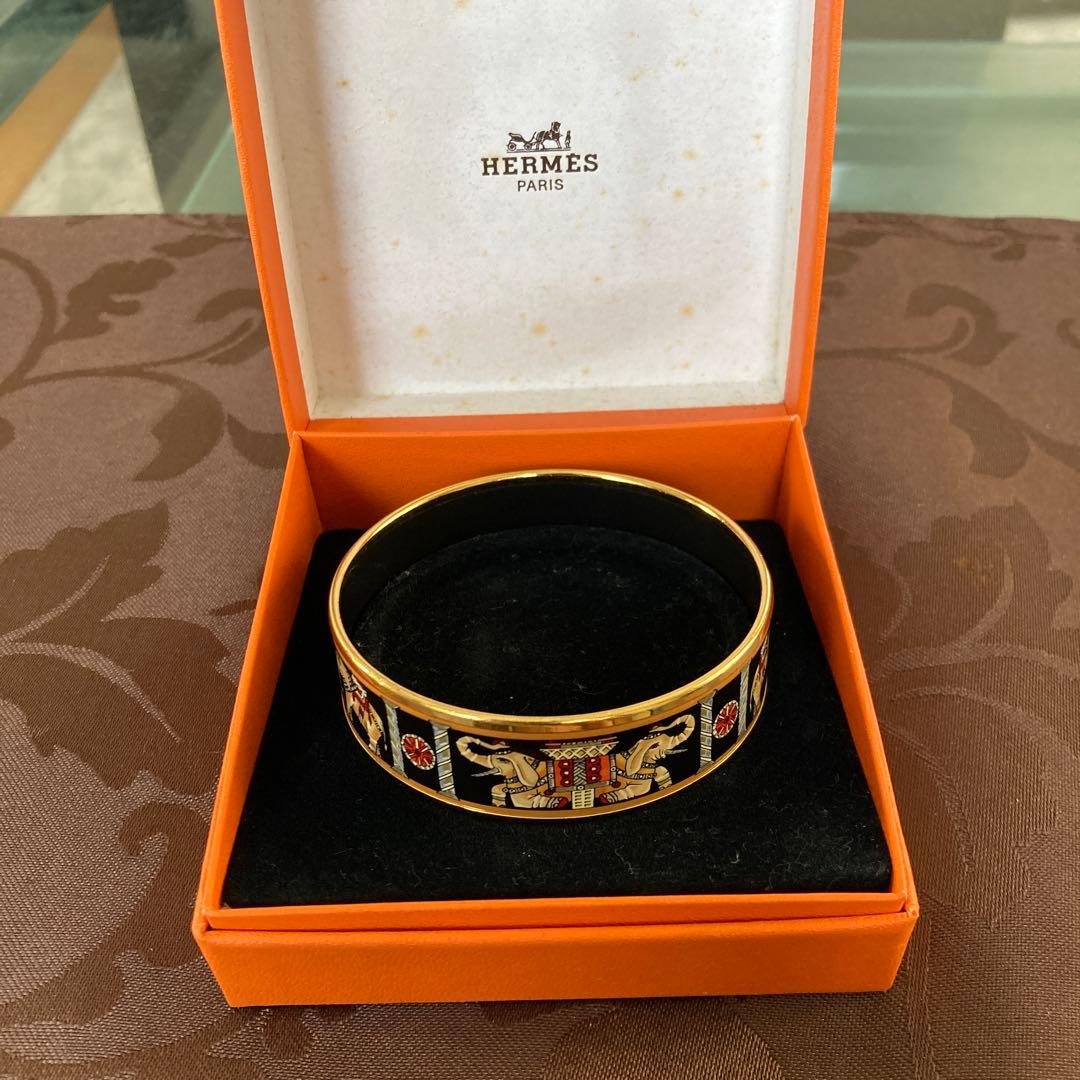 HERMES 象モチーフ バングル