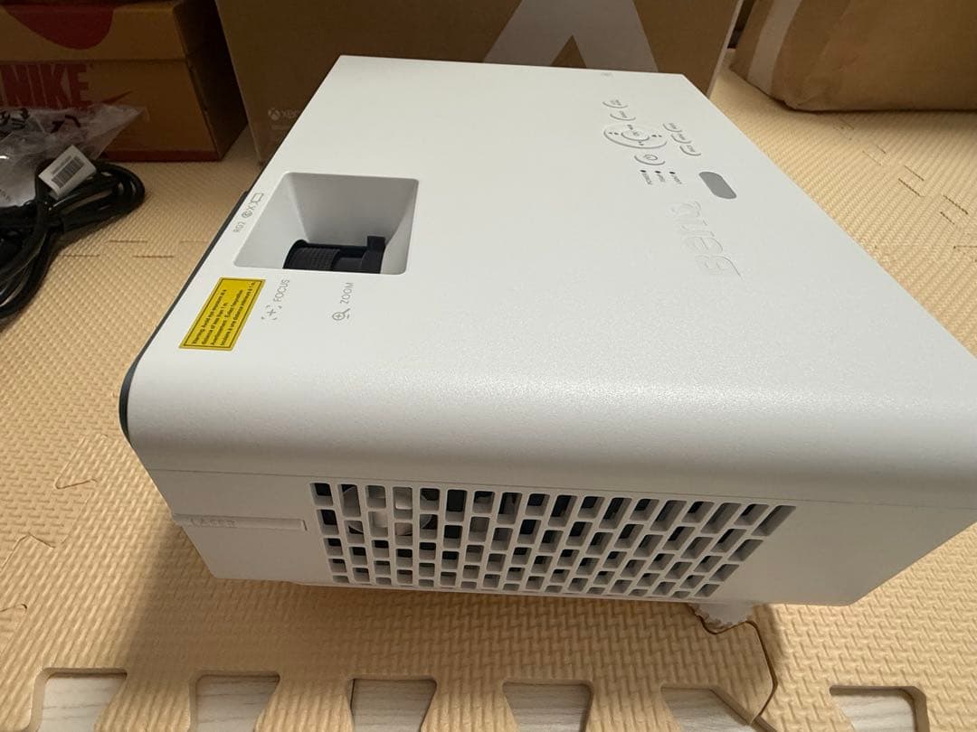 値下げ！【ほぼ新品】BenQ TK710STi 4Kレーザー短焦点プロジェクター