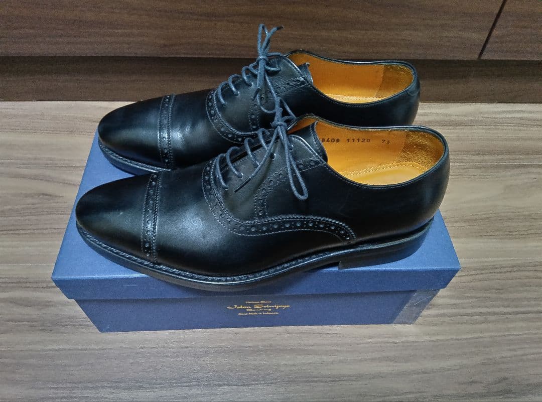 【未使用】ジャランスリワヤ　98409　UK7.5　ブラック　ダイナイトソール