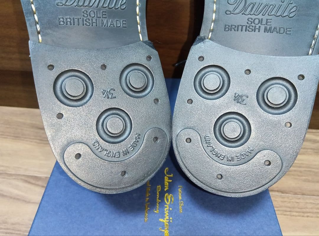 【未使用】ジャランスリワヤ　98409　UK7.5　ブラック　ダイナイトソール