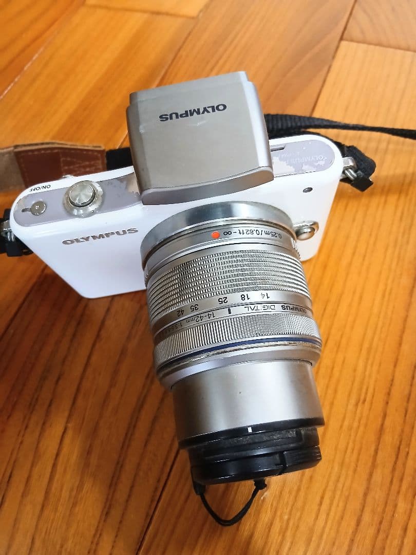 ⭐新春Sale⭐【美品】OLYMPUS ミラーレス一眼 ホワイト ズームレンズ