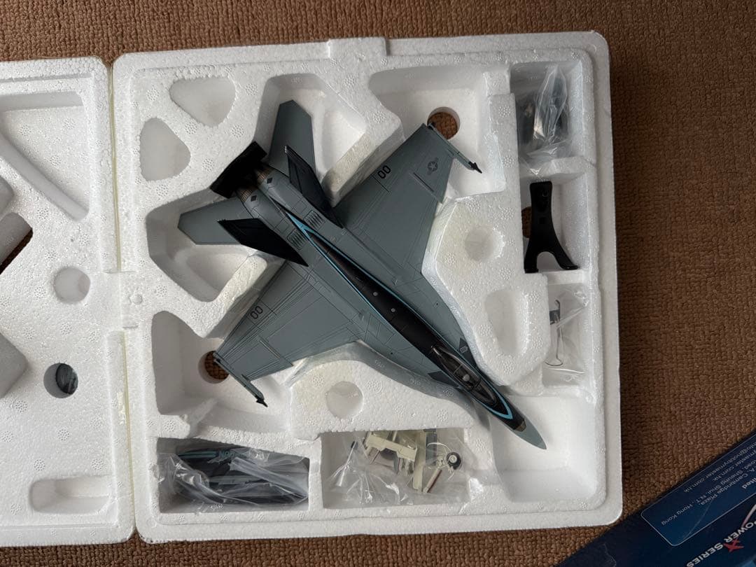 ホビーマスターF/A-18E スーパーホーネット　トップガン
