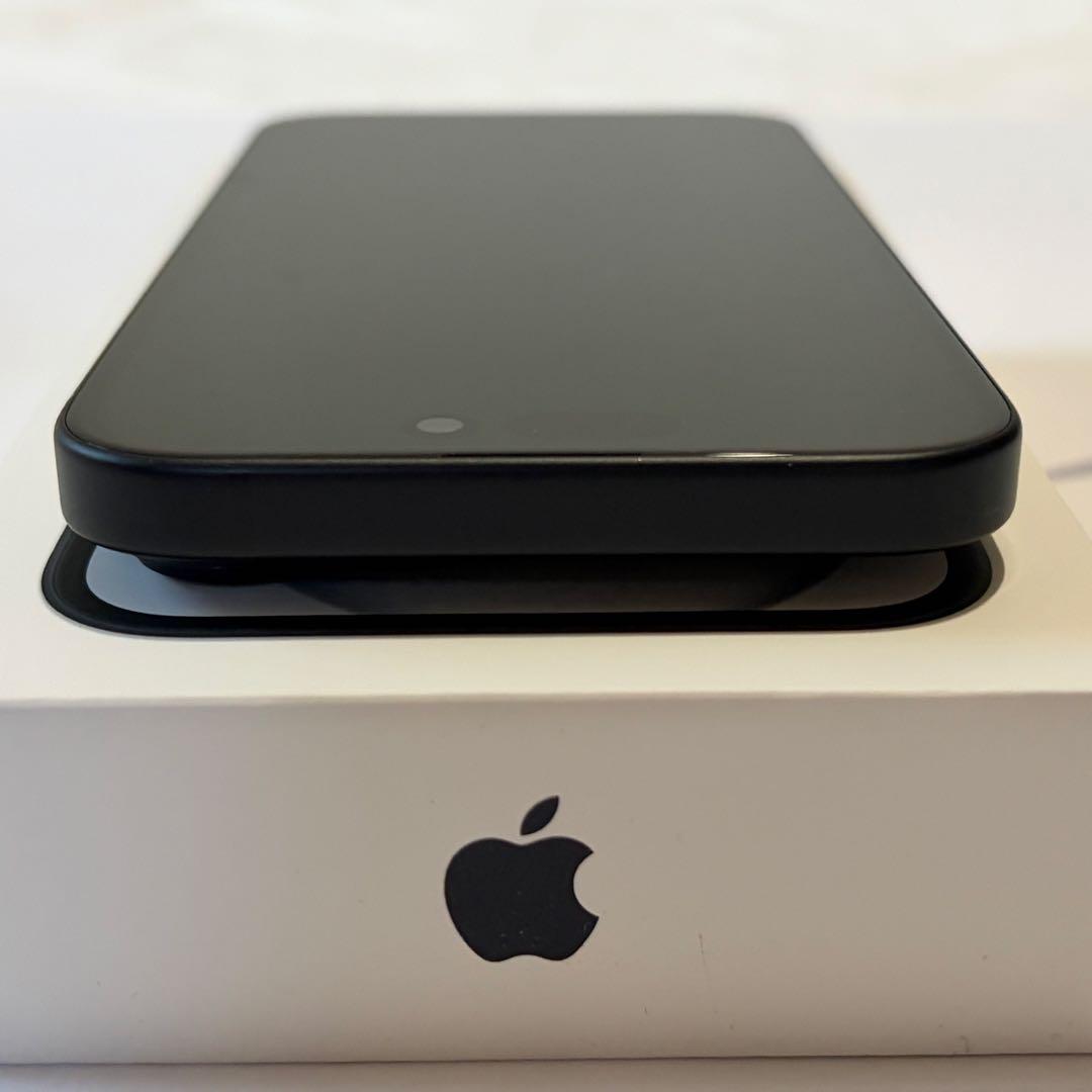 【美品】iPhone15 Apple 128GB ブラック 11ヶ月使用 94％