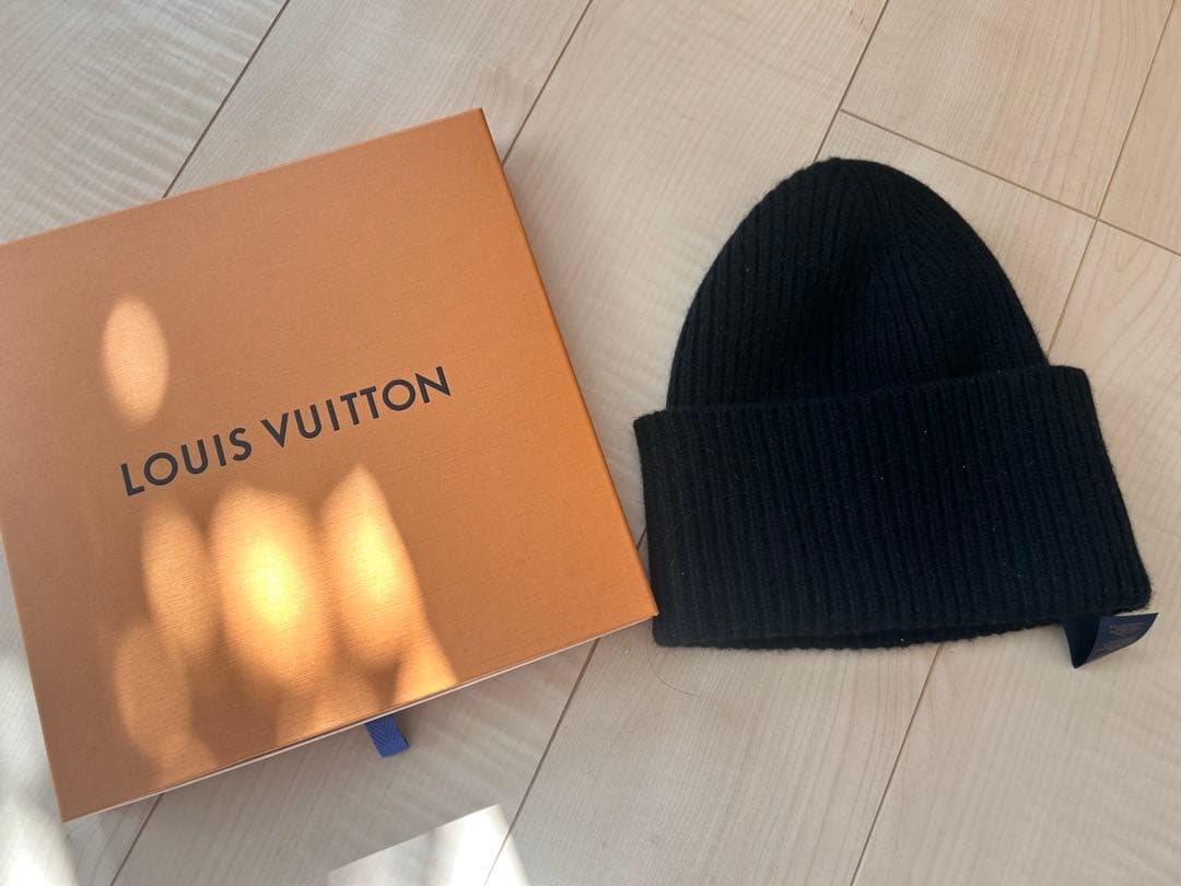 ヴィトン　ニット帽　正規品　美品