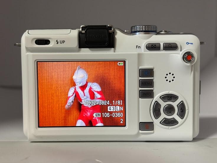 ★極上品★オリンパス PEN E-PL1 ボディ★バッテリー、充電器付★