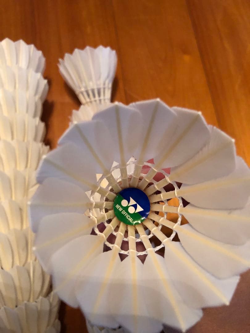 YONEX シャトル　エアロセンサ700とニューオフィシャル