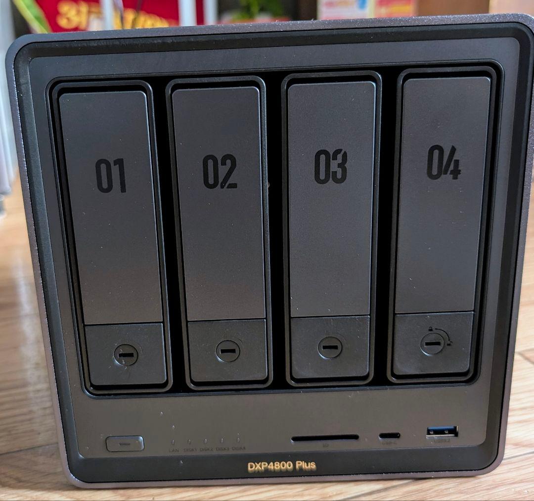 R*h様 UGREEN DXP4800 Plus NAS 4ベイ